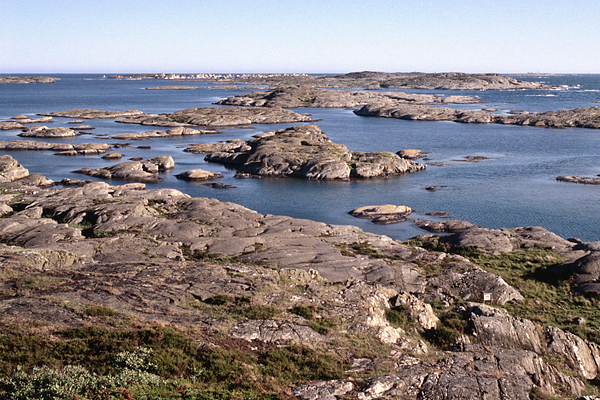 Utsikt från Hermanö huvud mot Käringön och Måseskär